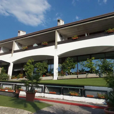 Otel Laura Christina 3*
